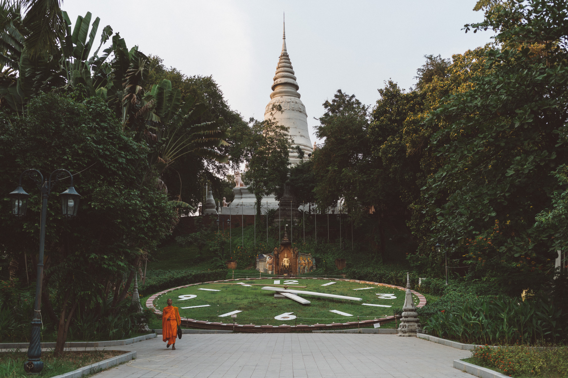 Monk in Phnom Penh temple [David Tan]